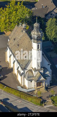 Luftbild, Kath. St. Nikolaus-Kirche, Beckum, Balve, Sauerland, Nordrhein-Westfalen, Deutschland ACHTUNGxMINDESTHONORARx60xEURO *** Luftansicht, katholische Nikolauskirche, Beckum, Balve, Sauerland, Nordrhein-Westfalen, Deutschland ATTENTIONxMINESTHONORARx60xEURO Stockfoto