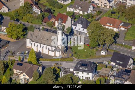 Luftbild, Kath. St. Nikolaus-Kirche, Beckum, Balve, Sauerland, Nordrhein-Westfalen, Deutschland ACHTUNGxMINDESTHONORARx60xEURO *** Luftansicht, katholische Nikolauskirche, Beckum, Balve, Sauerland, Nordrhein-Westfalen, Deutschland ATTENTIONxMINESTHONORARx60xEURO Stockfoto