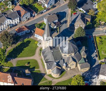 Luftbild, Kath. Sankt Blasius Pfarrkirche, Balve, Sauerland, Nordrhein-Westfalen, Deutschland ACHTUNGxMINDESTHONORARx60xEURO *** Luftaufnahme, Kath Sankt Blasius Pfarrkirche, Balve, Sauerland, Nordrhein-Westfalen, Deutschland ATTENTIONxMINESTHONORARx60xEURO Stockfoto