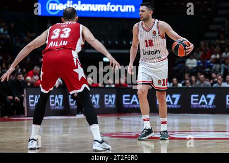 Mailand, Italien - 17. Oktober 2023, Kostas Papanikolaou #16 von Olympiacos Piräus in Aktion während der regulären Saison der Turkish Airlines EuroLeague Runde 3 zwischen EA7 Emporio Armani Milan und Olympiacos Piräus im Mediolanum Forum. (Foto: Fabrizio Carabelli / SOPA Images/SIPA USA) Stockfoto