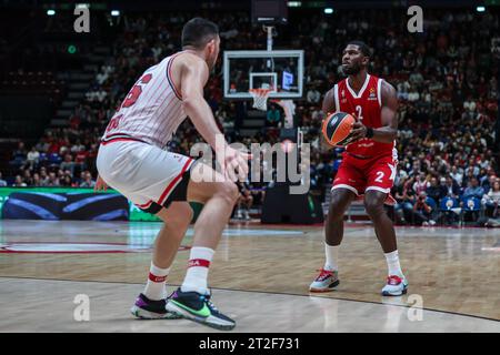 Alex Poythress #2 der EA7 Emporio Armani Milan wurde während des regulären Saisonspiels der Turkish Airlines EuroLeague zwischen EA7 Emporio Armani Mailand und Olympiacos Piräus im Mediolanum Forum gesehen. (Foto: Fabrizio Carabelli / SOPA Images/SIPA USA) Stockfoto