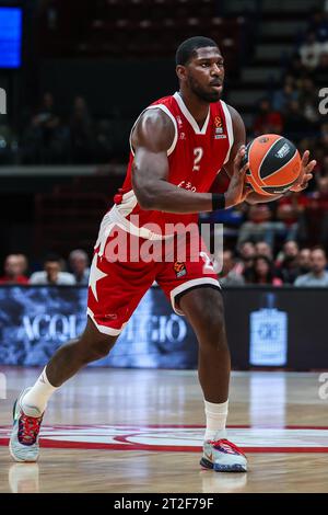 Mailand, Italien. Oktober 2023. Alex Poythress #2 der EA7 Emporio Armani Milan wurde während des regulären Saisonspiels der Turkish Airlines EuroLeague zwischen EA7 Emporio Armani Mailand und Olympiacos Piräus im Mediolanum Forum gesehen. (Foto: Fabrizio Carabelli/SOPA Images/SIPA USA) Credit: SIPA USA/Alamy Live News Stockfoto