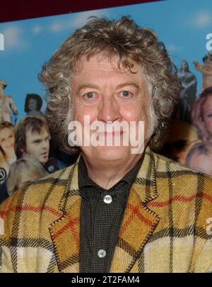 Aktenfoto vom 11/2005 von Slade-Frontmann Noddy Holder, der vor fünf Jahren an Speiseröhrenkrebs diagnostiziert wurde und sagte, er hätte nur sechs Monate zu leben, wie seine Frau Suzan enthüllte. Der 77-jährige Musiker trat bis zu seiner Abreise 1992 in die Glam-Rock-Band ein. Ausgabedatum: Donnerstag, 19. Oktober 2023. Stockfoto