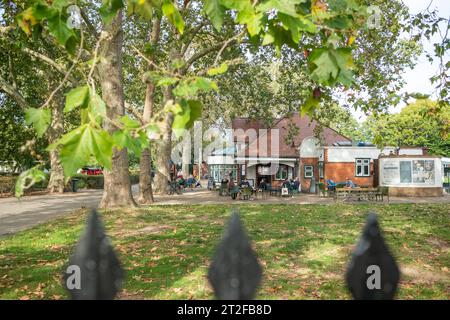 London – 9. Oktober 2023: Bischops Park und Fulham Palace Grounds, öffentlicher Park und Open Space in SW6 Südwesten Londons Stockfoto