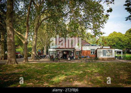 London – 9. Oktober 2023: Bischops Park und Fulham Palace Grounds, öffentlicher Park und Open Space in SW6 Südwesten Londons Stockfoto