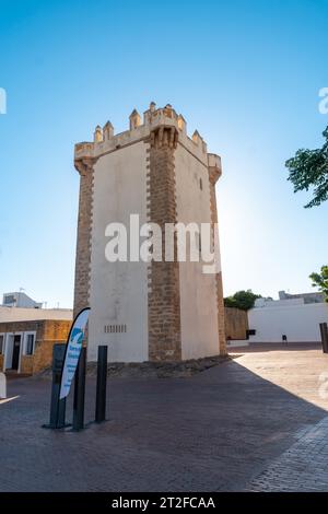 Torre de Guzman in der touristischen Stadt Conil de la Frontera, Cadiz. Andalusien Stockfoto