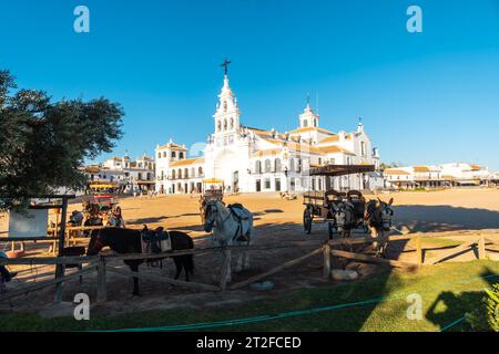 Pferde, die auf dem Rocio-Festival in Huelva reiten können. Andalusien Stockfoto