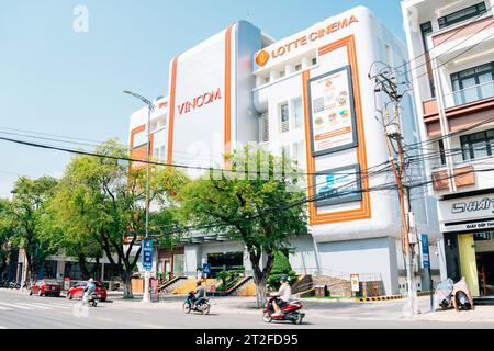 Nha Trang, Vietnam - 2. November 2022: Vincom Plaza Einkaufszentrum Stockfoto