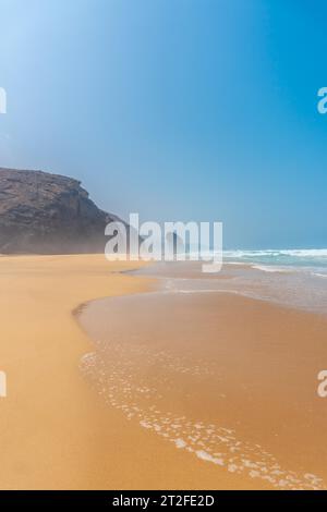 Roque Del Moro vom Strand Cofete im Naturpark Jandia, Barlovento, südlich von Fuerteventura, Kanarische Inseln. Spanien Stockfoto