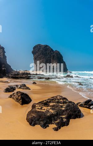 Roque Del Moro vom Strand Cofete im Naturpark Jandia, Barlovento, südlich von Fuerteventura, Kanarische Inseln. Spanien Stockfoto