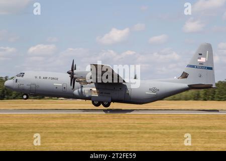 Texas Air National Guard C-130J-30 Super Hercules startet von Hohn Air Base, Deutschland. Stockfoto