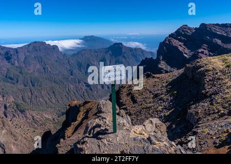 Nationalparkschild am Roque de los Muchachos auf der Caldera de Taburiente, La Palma, Kanarische Inseln. Spanien Stockfoto