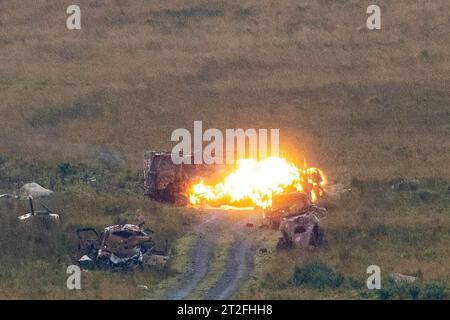 FGM-148 Javelin-Panzerabwehrsystem trifft ein Ziel während einer Mission Readiness Übung für das 123. Infanterie-Bataillon in Glen of Imaal, Co Wicklow. 334 Soldaten der irischen Verteidigungskräfte sowie neun Soldaten der maltesischen Streitkräfte - die zusammen das 123. Infanterie-Bataillon bilden - treten in die letzte Trainingsphase ein, um ihren bevorstehenden Einsatz bei der Interimstruppe der Vereinten Nationen im Libanon (UNIFIL) vorzubereiten. ab November im Südlibanon. Bilddatum: Donnerstag, 19. Oktober 2023. Stockfoto