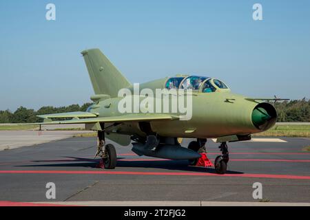 Erhaltener MiG-21US-Trainer der ehemaligen DDR. Stockfoto