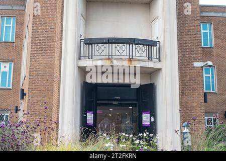 Maidenhead, Großbritannien. Oktober 2023. Der Royal Borough of Windsor & Maidenhead (RBWM) Council Office in Maidenhead. Der Maidenhead United Football Club (MUFC) droht Berichten zufolge, wegen mutmaßlicher Vertragsverletzung rechtliche Schritte einzuleiten. MUFC ist seit über 150 Jahren im Club in York Road, Maidenhead, Berkshire angesiedelt. Der Club plant, in den Braywick Park in Maidenhead zu ziehen und erwarb im Jahr 2022 Land für £ 460.000, wurde aber nun vom Kabinett des Royal Borough of Windsor & Maidenhead gestoppt, da es einen Verlust an öffentlichem Platz bedeuten würde. Braywick Park umfasst einen Stockfoto