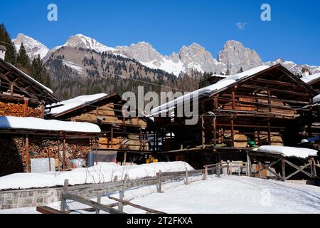 Typische Architektur, Kaviola, Dolomiten, UNESCO, Provinz Belunno, Region Veneto, Italien, Caviola, Veneto, Italien Stockfoto