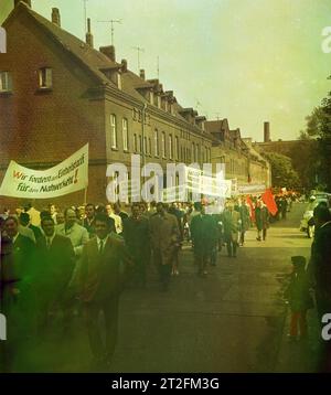 DEU, Deutschland: Die historischen Farbfotos aus der Zeit der 1970er Jahre zeigen Ereignisse und Menschen aus Politik, Kultur, Gewerkschaften und dem Arbeitsleben Stockfoto