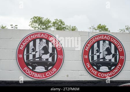 Maidenhead, Großbritannien. Oktober 2023. Der Maidenhead United Football Club (MUFC) droht Berichten zufolge, wegen mutmaßlicher Vertragsverletzung rechtliche Schritte einzuleiten. MUFC (im Bild) sind seit über 150 Jahren im Club in York Road, Maidenhead, Berkshire angesiedelt. Der Club plant, in den Braywick Park in Maidenhead zu ziehen und erwarb im Jahr 2022 Land für £ 460.000, wurde aber nun vom Kabinett des Royal Borough of Windsor & Maidenhead gestoppt, da es einen Verlust an öffentlichem Platz bedeuten würde. Der Braywick Park umfasst ein Naturschutzgebiet und ist ein wichtiger Lebensraum für Wildtiere und sehr beliebt Stockfoto