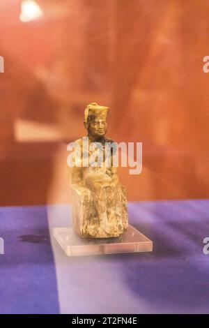 Kairo, Ägypten, Oktober 2020: Die wunderschönen ägyptischen Skulpturen der alten ägyptischen Pharaonen im Ägyptischen Museum in Kairo Stockfoto