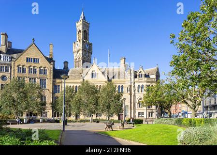 Bradford Town Hall und Uhrenturm oder Bradford City Hall Bradford City Centre von Norfolk Gardens Bradford Yorkshire England Großbritannien GB Europa Stockfoto