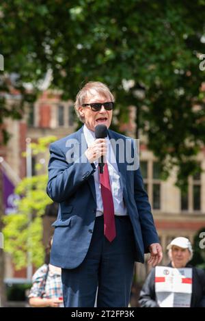 Sir David Amess Abgeordneter sprach bei einer Demonstration in London, die gegen den Transport von Lebendvieh, insbesondere Lebendexporte aus dem Vereinigten Königreich, protestierte Stockfoto