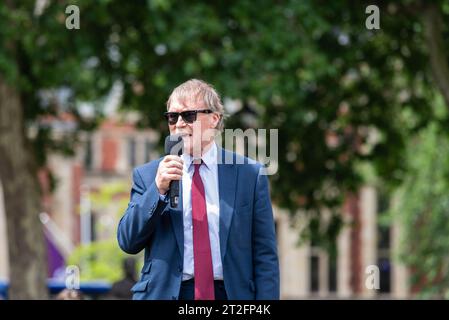 Sir David Amess Abgeordneter sprach bei einer Demonstration in London, die gegen den Transport von Lebendvieh, insbesondere Lebendexporte aus dem Vereinigten Königreich, protestierte Stockfoto