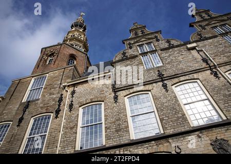 Zierikzee auf der Halbinsel Schouwen-Duiveland, das Rathaus in der Straße Meelstraat, Zellenad, Netehrlands. Zierikzee auf Schouwen-Duiveland, das Ra Stockfoto