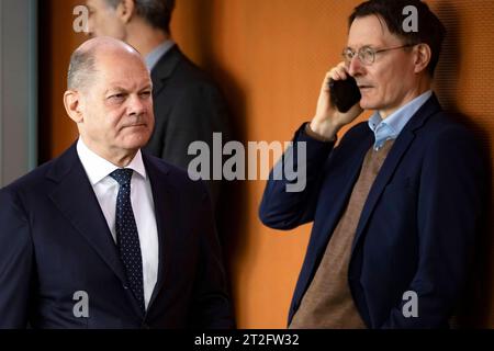 Bundeskanzler Olaf Scholz C und Bundesgesundheitsminister Karl Lauterbach R Kabinettssitzung im Bundeskanzleramt in Berlin am 11. Oktober 2023. Kabinettssitzung im Bundeskanzleramt *** Bundeskanzler Olaf Scholz C und Bundesgesundheitsminister Karl Lauterbach R Kabinettssitzung im Bundeskanzleramt in Berlin am 11. Oktober 2023 Kabinettssitzung im Bundeskanzleramt Stockfoto