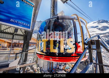 Die Titlis Rotair, eine drehbare Seilbahn auf dem Titlis, einem Berg in den Urner Alpen zwischen Obwalden und Bern oberhalb des Dorfes Engelberg Stockfoto