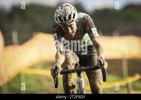 Ardooie, Belgien. Oktober 2023. Der belgische Jens Adams wurde am Donnerstag, den 19. Oktober 2023, in Ardooie während des Männer-Elite-Rennens des „Kermiscross“ Cyclocross-Rennens in Aktion gestellt. BELGA FOTO DAVID PINTENS Credit: Belga News Agency/Alamy Live News Stockfoto