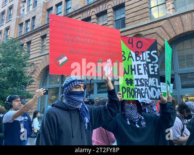 Das Baruch College und andere CUNY-Studenten und ihre Unterstützer treffen sich am Freitag, den 13. Oktober 2023, am Baruch College in New York. Der Protest war Teil des „Tages der Wut“, den die Hamas als Reaktion auf die Bombardierung des Gazastreifens durch Israel nach dem Terroranschlag auf Israel in der vergangenen Woche gefordert hatte. (© Frances M. Roberts) Stockfoto