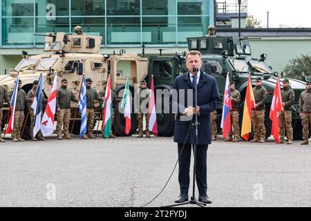 Krakau, Polen. Oktober 2023. Mariusz B?aszczak spricht während der Zeremonie über den Abschluss der Zertifizierung der NATO Special Operation Component für die NATO Response Force 2024 im Special Forces Component Command, gegen die Oshkosh M-ATV Fahrzeuge in Krakau, Polen am 19. Oktober 2023. (Foto: Dominika Zarzycka/SIPA USA) Credit: SIPA USA/Alamy Live News Stockfoto