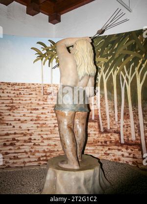 Güímar, Teneriffa, Comunidad Autonoma des Canarias, Spanien. Güímar Pyramiden. Museum, eine Statue, die den Gott des Meeres Neptun darstellt, dargestellt mit langen blonden Haaren. Stockfoto
