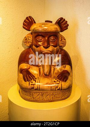 Güímar, Teneriffa, Comunidad Autonoma des Canarias, Spanien. Güímar Pyramiden. Museum, typisches präinkafarbenes Keramikschiff von der Küste Perus. Stockfoto