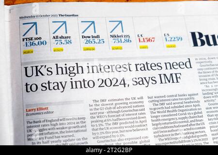 „Die hohen Zinsen Großbritanniens bleiben bis 2024, sagt der IWF' Guardian, Schlagzeile der Bank of England Business Section artikel 11 Oktober 2023 London UK Stockfoto