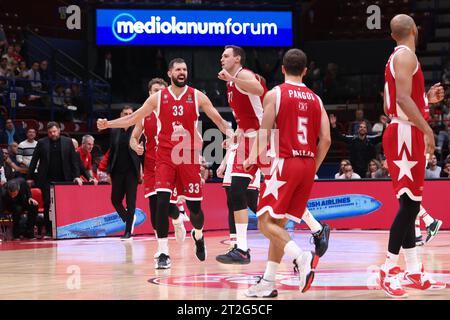 Mailand, Italien. Oktober 2023. Italien, Mailand, 17. oktober 2023: Nikola Mirotic (Armani Mailand) feiert im 3. Quartal während des Basketballspiels EA7 Emporio Armani Milan vs Olympiacos Piräus, EuroLeague 2023-24 Runde 3 (Foto: Fabrizio Andrea Bertani/Pacific Press/SIPA USA) Credit: SIPA USA/Alamy Live News Stockfoto