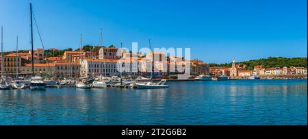 Panoramablick auf die Stadt Port-Vendres in den Pyrenäen Orientales, Occitanie, Frankreich Stockfoto