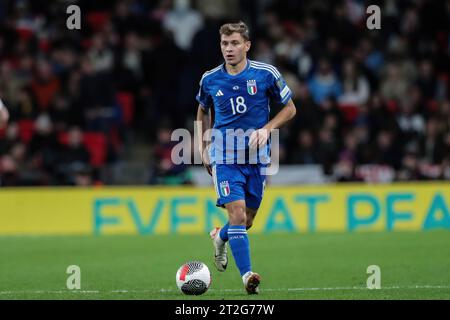 London, Großbritannien. Oktober 2023. Nicolo Barella aus Italien wurde während der Qualifikationsrunde der Europameisterschaft 2024 zwischen England und Italien im Wembley-Stadion in Aktion genommen. Endergebnis; England 3:1 Italien. (Foto: Grzegorz Wajda/SOPA Images/SIPA USA) Credit: SIPA USA/Alamy Live News Stockfoto