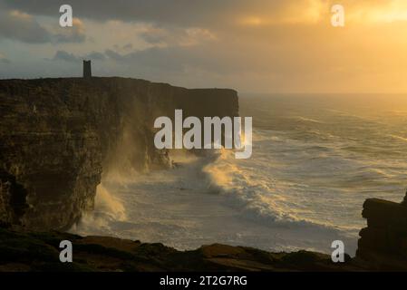 Stürmische See bei Marwick Head, Orkney Stockfoto