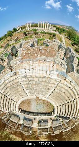 Drohnenblick auf den antiken Treffpunkt Bouleuterion in Aphrodisias. Aphrodisias antike archäologische Stätte, die der Göttin Aphrodite gewidmet ist. Diese Website Stockfoto