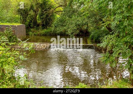 Five Tunnels ist ein historisches Bauwerk am River Arrow in Redditch, Worcestershire, Großbritannien. Stockfoto