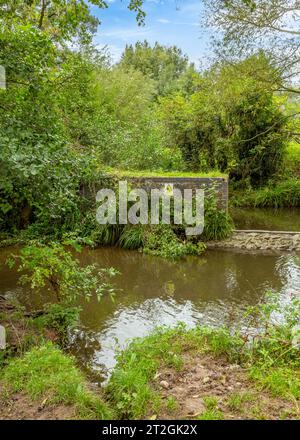 Five Tunnels ist ein historisches Bauwerk am River Arrow in Redditch, Worcestershire, Großbritannien. Stockfoto