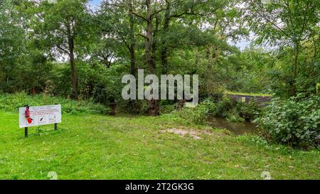 Five Tunnels ist ein historisches Bauwerk am River Arrow in Redditch, Worcestershire, Großbritannien. Stockfoto