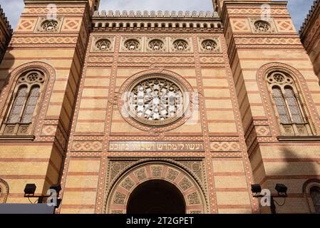 Budapest, Ungarn. 1. Oktober 2023 die Dohany Street Synagoge oder Great Synagoge ist ein historisches Gebäude im Stil der Mauren, das größte syna Stockfoto