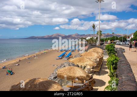 Long Beach Club Terrasse und Playa Grande, Puerto del Carmen, Lanzarote, Kanarische Inseln, Königreich Spanien Stockfoto