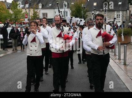 Bagad Cesson-Svign Präsentation der Olympischen Kanu - Kajak-Auswahl Paris 2024 während der französischen Meisterschaften Slalom und Kajak Cross, Kanu-Veranstaltung am 19. Oktober 2023 im Stade d'eaux vives in Cesson-Svign, Frankreich - Foto Laurent Lairys / MAXPPP Stockfoto