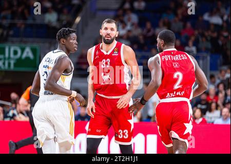 Madrid, Madrid, Spanien. Oktober 2023. Nikola Mirotic (EA7 Emporio Armani Olimpia Milano) während des Basketballspiels zwischen Real Madrid und EA7 Emporio Armani Olimpia Milano gültig für die 04. Runde des Euroleague-Wettbewerbs, der am Donnerstag, den 19. Oktober 2023 im Wizink Center in Madrid, Spanien ausgetragen wurde (Bild: © Alberto Gardin/ZUMA Press Wire) NUR REDAKTIONELLE VERWENDUNG! Nicht für kommerzielle ZWECKE! Stockfoto