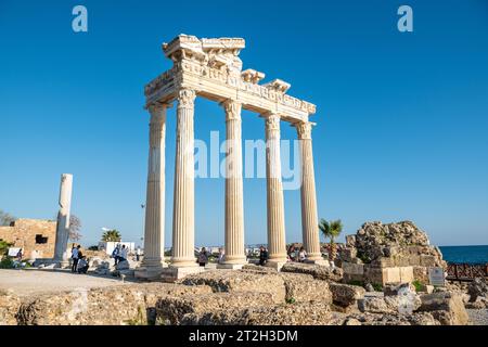 Side, Antalya, Türkei – 25. März 2023. Der Tempel des Apollo in Side, Türkei. Der Tempel des Apollo ist ein römischer Tempel, der um 150 n. Chr. während der erbaut wurde Stockfoto