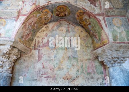 Demre, Antalya, Türkei - 28. März 2023. Antike Fresken mit religiösen Szenen und Figuren an der Wand der St. Nikolaus Kirche in Demre Stadt an Stockfoto