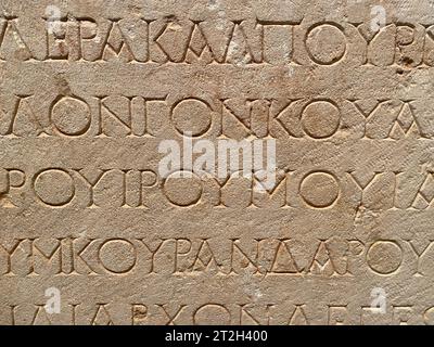 Alte griechische Schrift auf Sandstein. Stockfoto